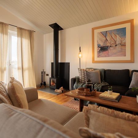 The Retreat, Waterfront & Log Burner Villa Christchurch  Exterior photo